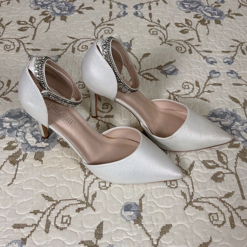 De Blossom Collection Renzo-65B Pump Womens 9 Ivory Good Rhinestone Ankle Strap